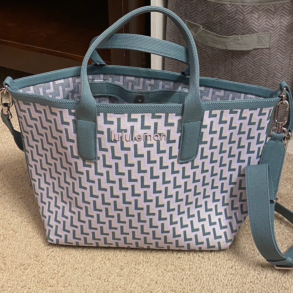 lululemon athletica Green and White Tote Bag - Picture 7 of 9